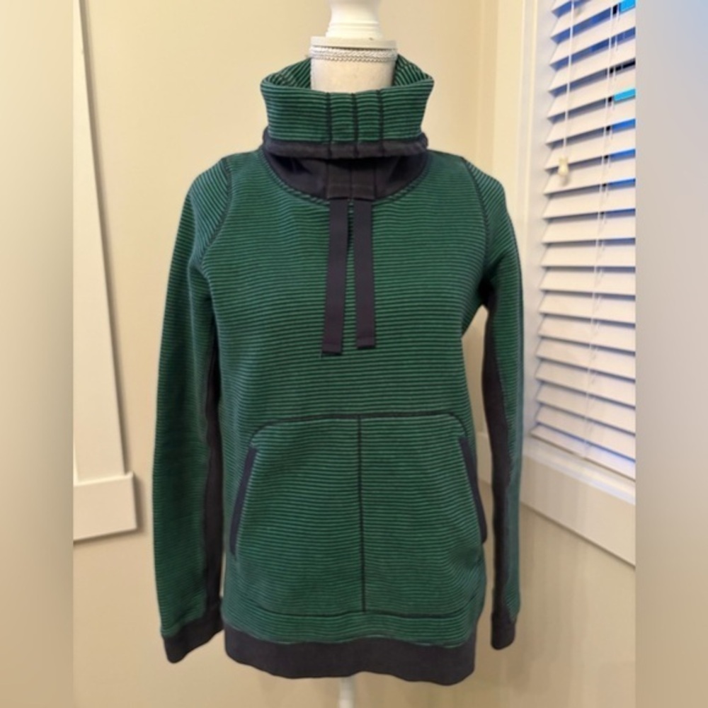 Lululemon Avenue Pullover Stripe Green Bean Size 4 Long Sleeve High Low Hem